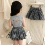 Korean Girls' Summer 2-Piece Set – Gray Solid Vest & Checkered Skirt Shorts Outfit - Image 4